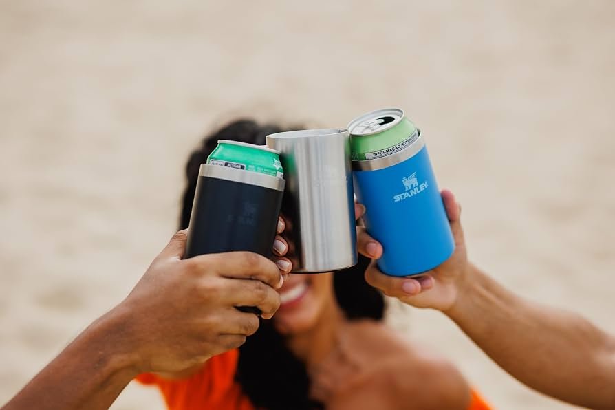 Stanley Can Cooler com Tampa e Canudo 296 ml — foto 3